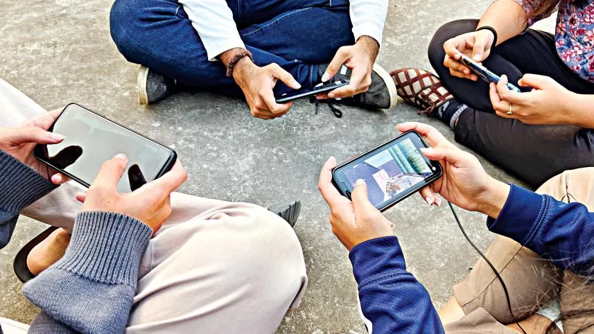 Bangladeshi player community discussing tips and promotions on mobile devices