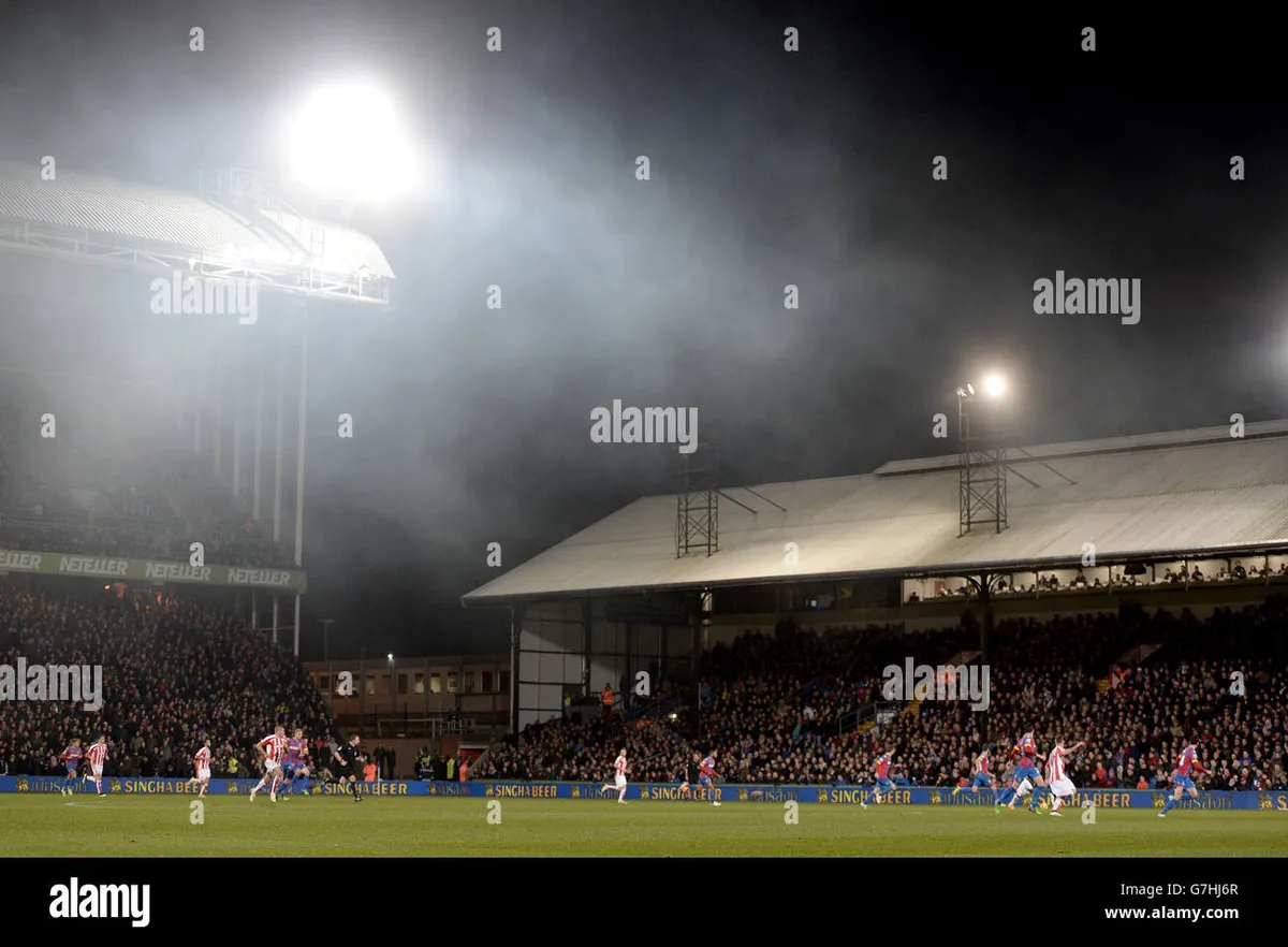 Top European football match under floodlights with stadium crowd and pitch action